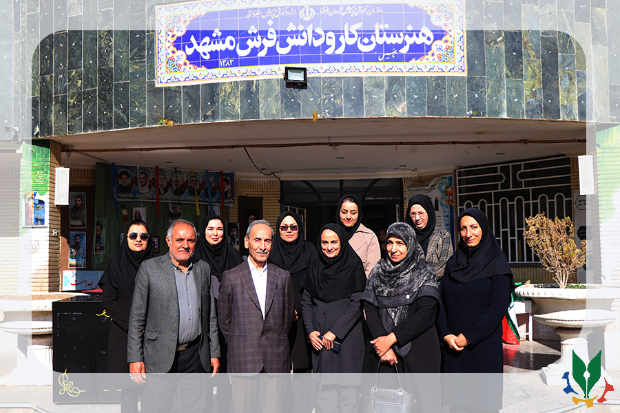 بازدید رئیس هیئت امنای مجمع خیرین از هنرستان فرش مشهد و تقدیر از هنرجویان طراحی فرش